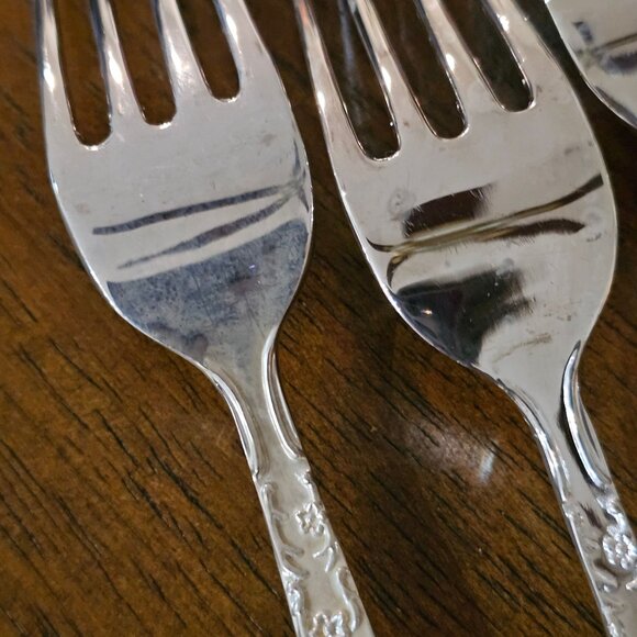 4 Williams Rogers Enchanted Rose Fork 7.75" floral embossed maximalism 1995 - Picture 7 of 13